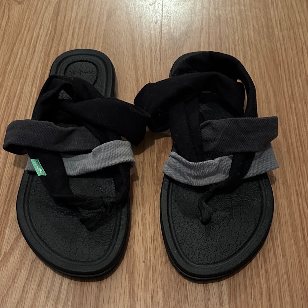 Sanuk Black and Gray Women's Sandals